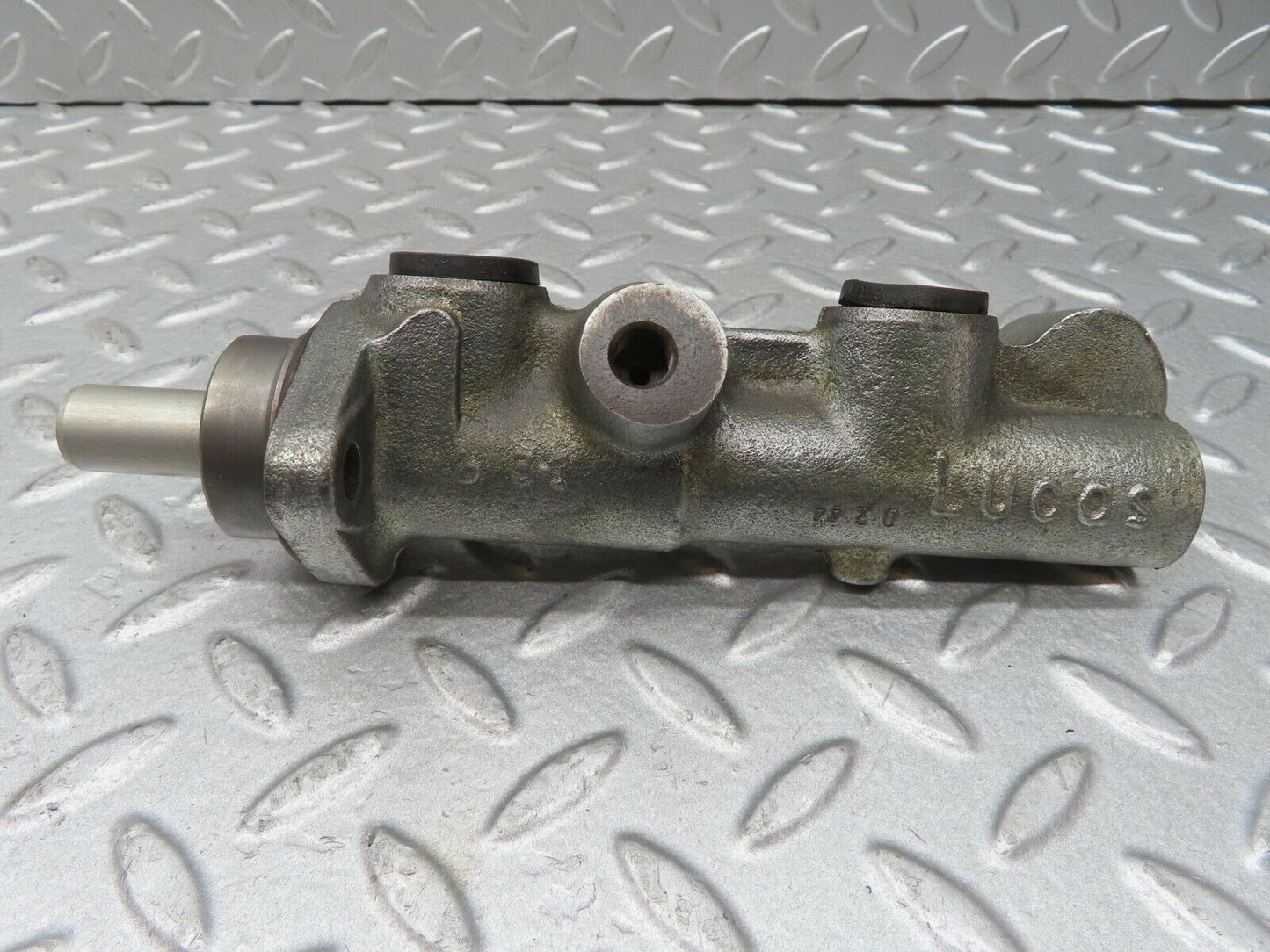 13895 Mercedes-Benz C107 280SLC Brake Master Cylinder Lucas