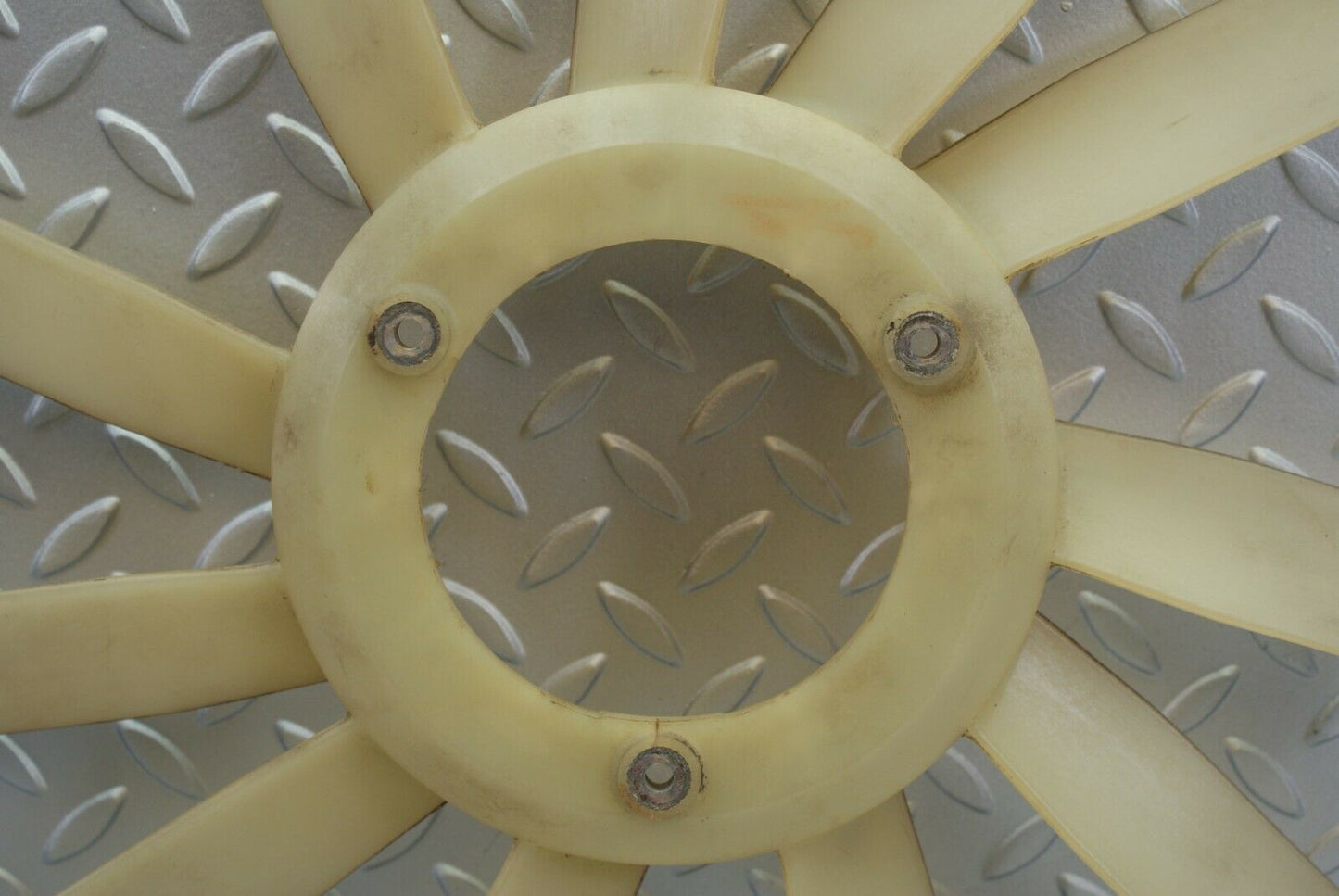 2879 Mercedes-Benz C123 280CE Coupe Engine Cooling Fan 1102050106