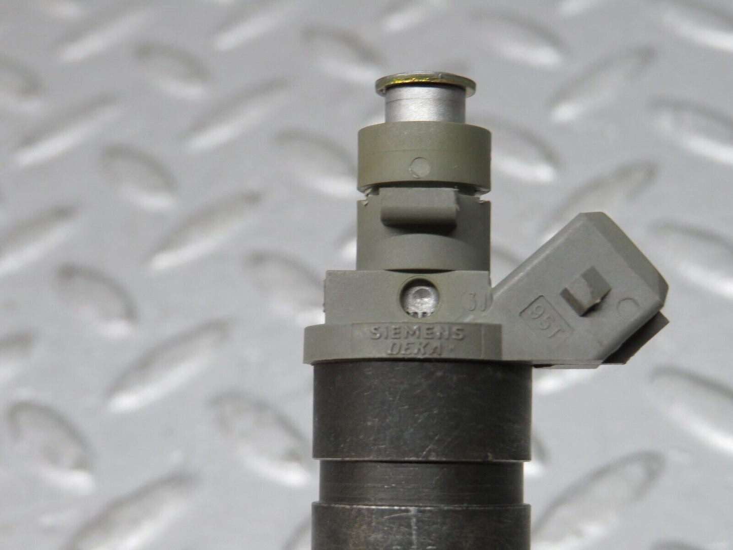 33484 Mercedes-Benz W202 C180 Fuel Injector Siemens 0000787423