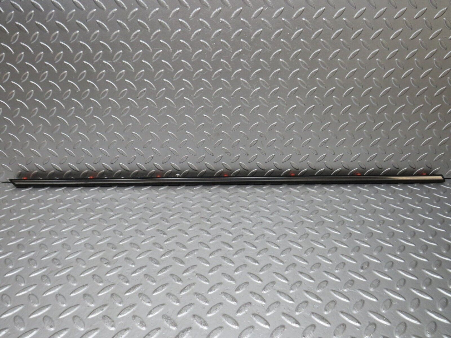 27895 Mercedes-Benz W123 280E Front Left Door Centre Moulding Trim
