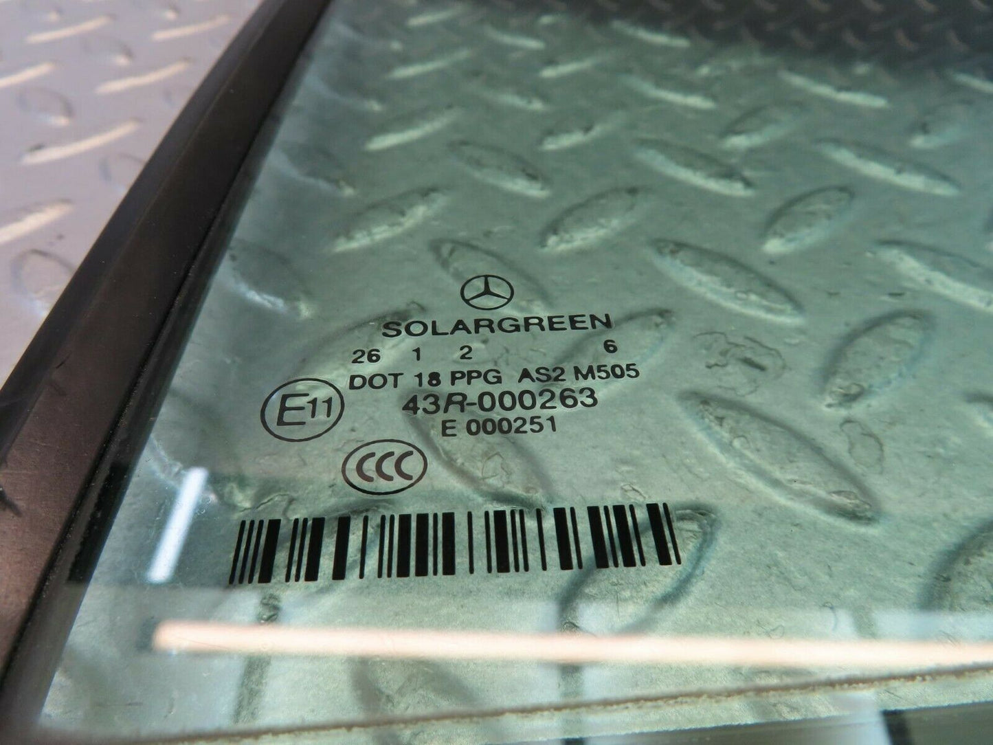 11197 Mercedes-Benz W221 S320 Rear Left Quarter Window Glass 2217350124