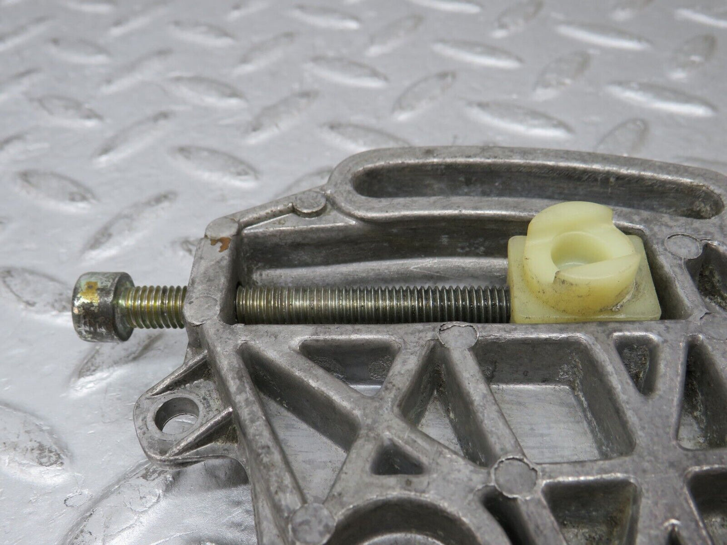 36259 Mercedes-Benz W126 420SE Power Steering Pump Tensioner Bracket 1174661241