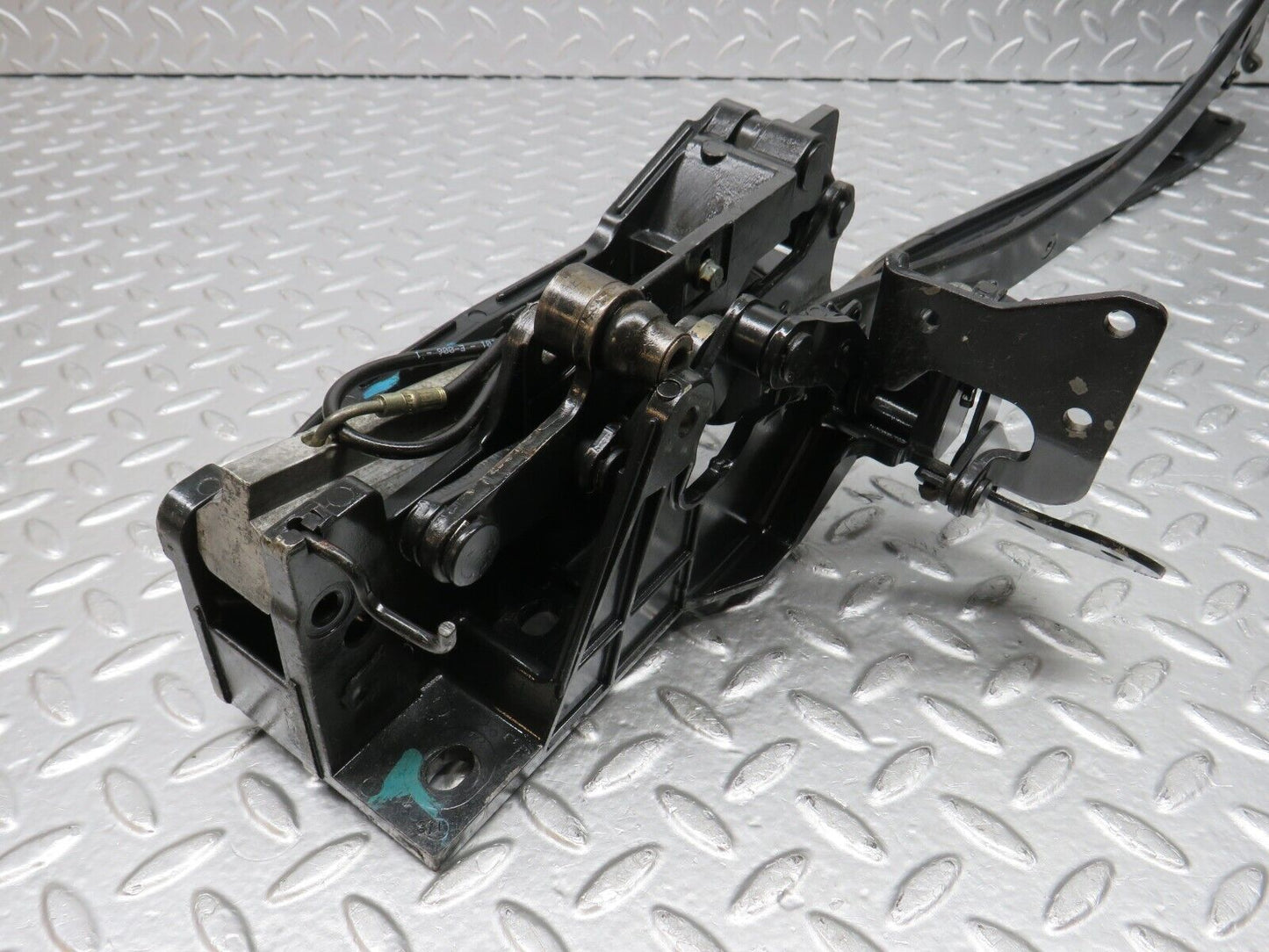 33200 Mercedes-Benz R170 Hardtop Rear Right Folding Hinge Mechanism 100348000