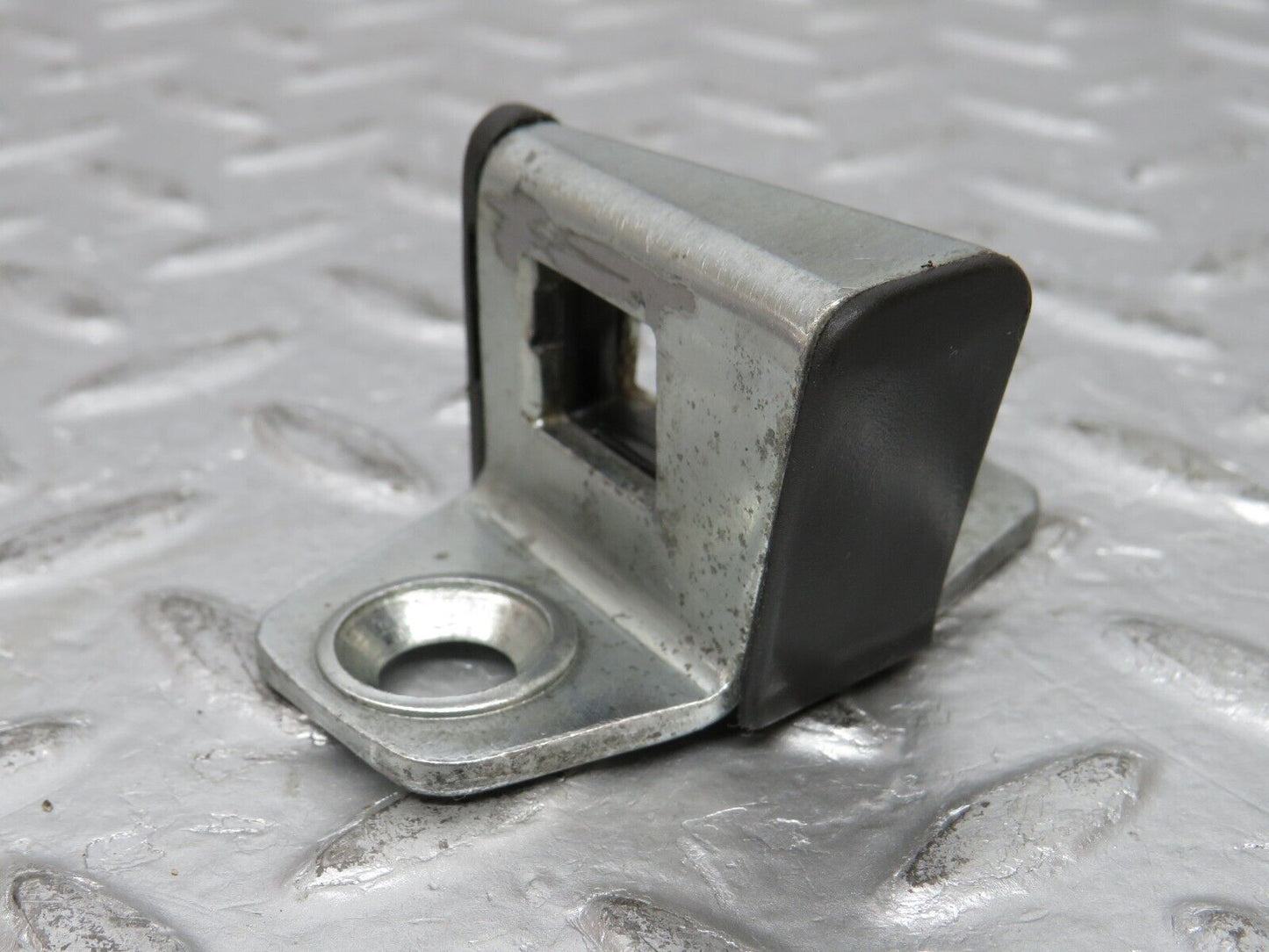 32379 Mercedes-Benz S124 300TE Wagon Door Lock Latch