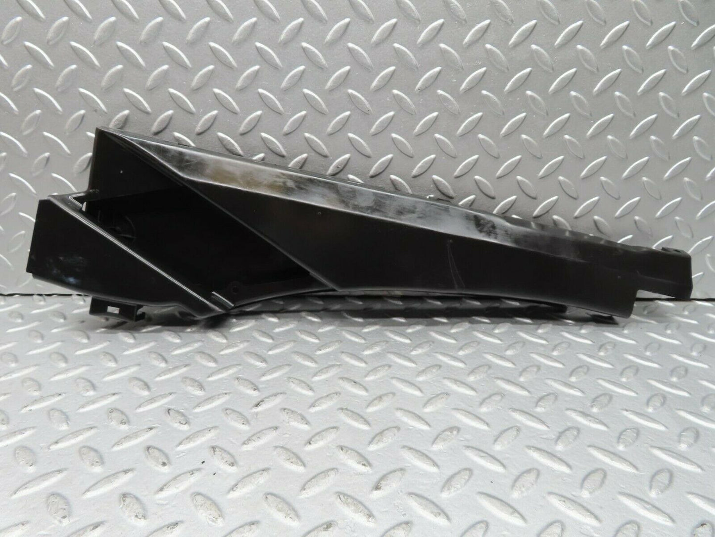 16302 Mercedes-Benz W124 260E Front Right Cable Channel 1248212436