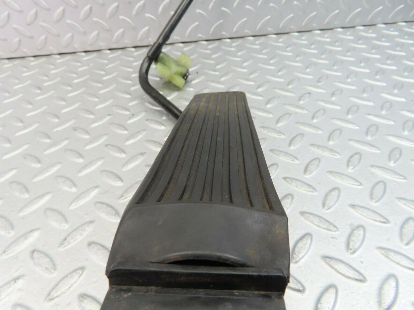 9343 Mercedes-Benz C124 300CE Coupe Accelerator Pedal With Rubber 1263000504