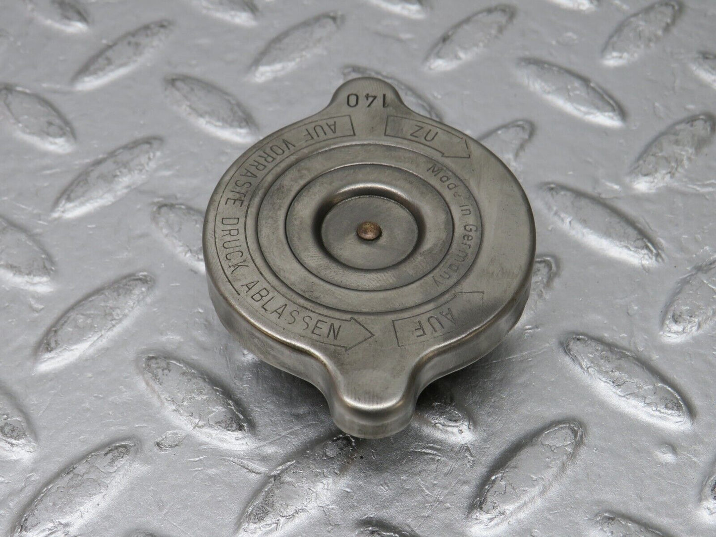 37741 Mercedes-Benz A124 320E Cabriolet Radiator Cap