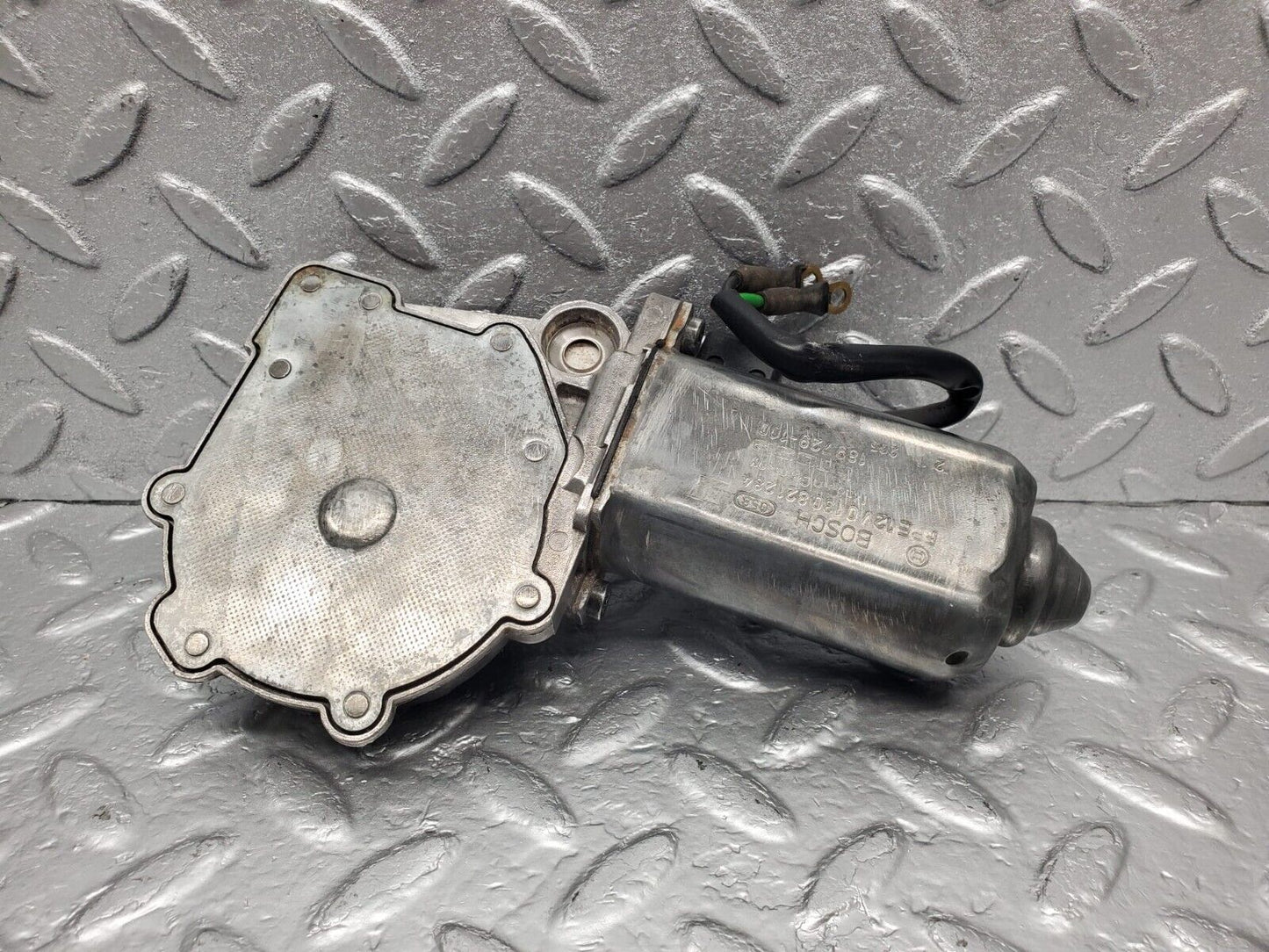 30310 Mercedes-Benz W124 230E Window Regulator Motor Left Bosch 0130821284