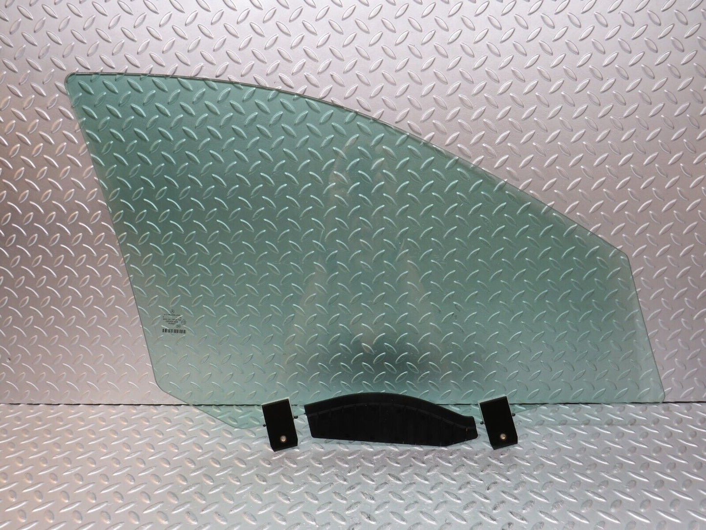 35168 Mercedes-Benz W221 Front Left Door Window Glass