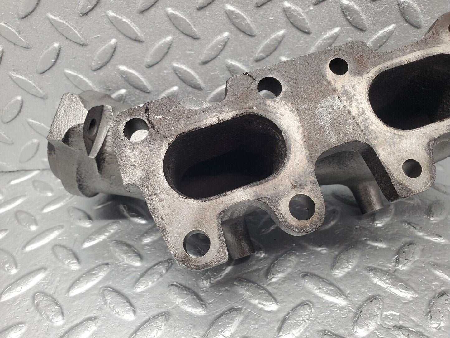 46165 Mercedes-Benz W124 280E Exhaust Manifold Cylinder 1-3 1041422601