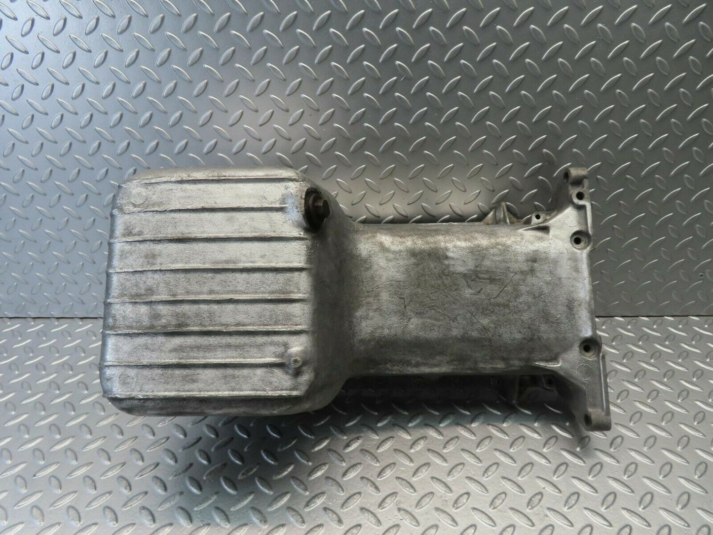 10951 Mercedes-Benz W115 220D Oil Pan Oil Sump 6150101313