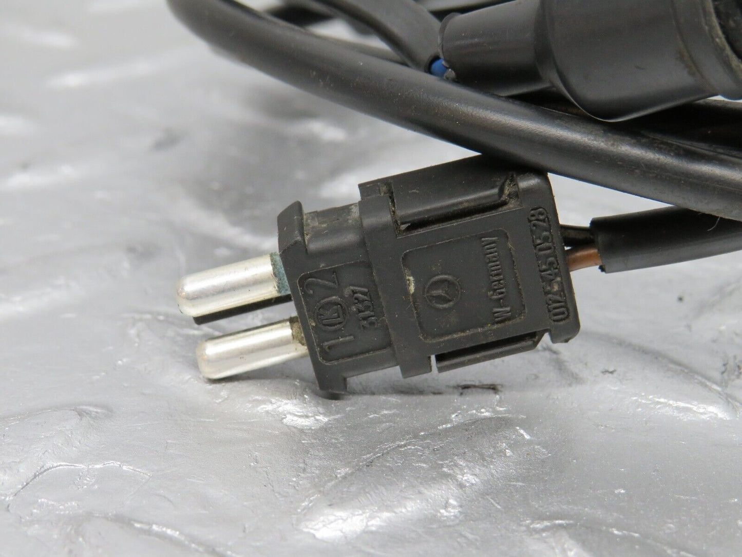 38031 Mercedes-Benz A124 320E Cabriolet Front Wing Indicator Wire