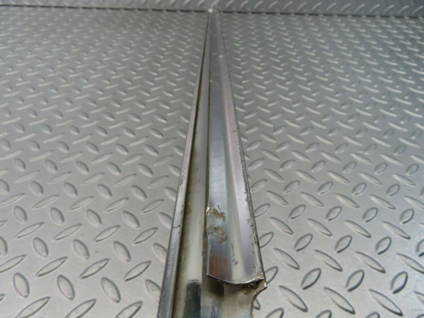 7286 Mercedes-Benz W116 450SE Rear Left Door Chrome Trim
