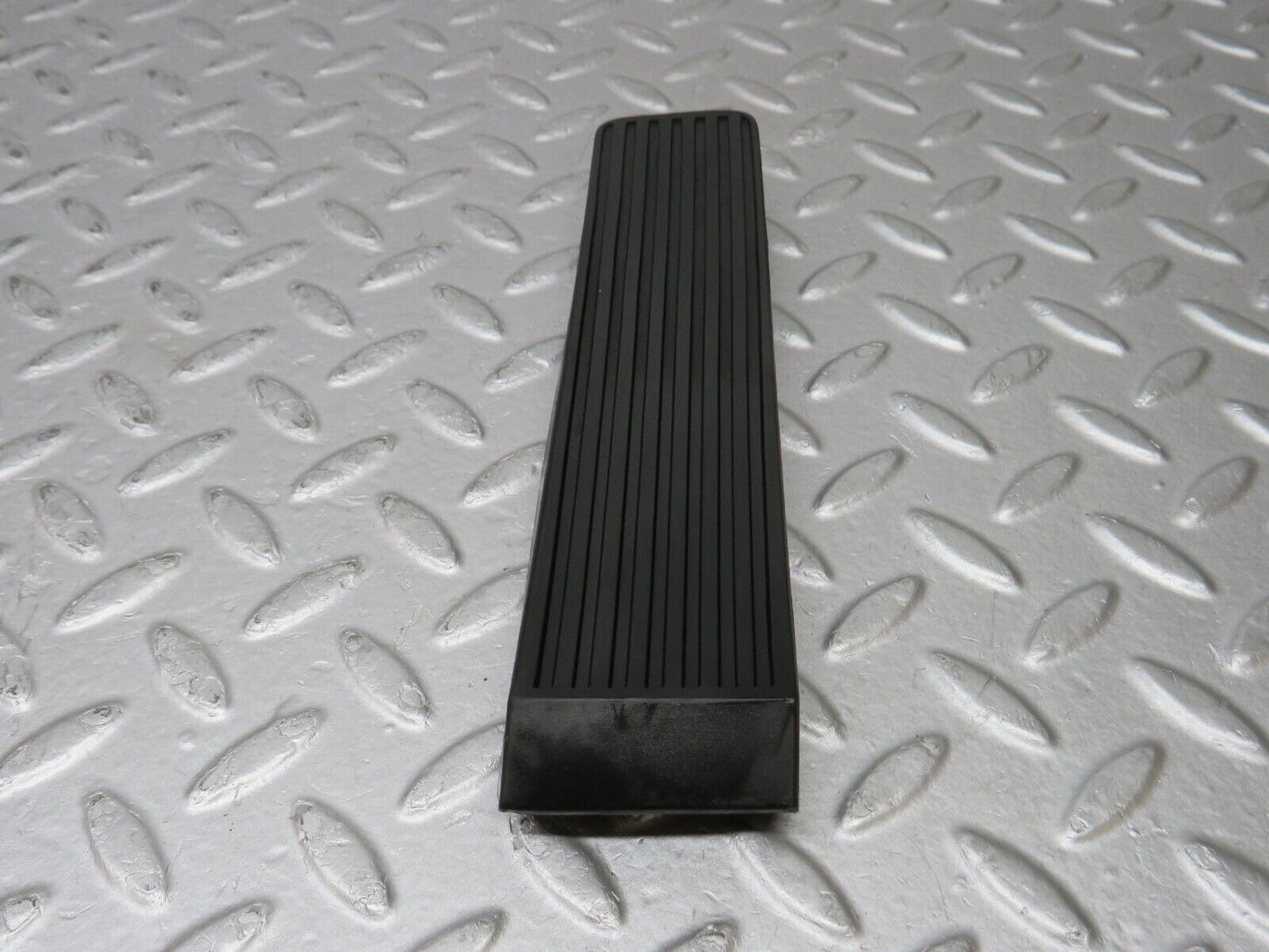 36884 Mercedes-Benz C126 420SEC Coupe Accelerator Pedal Rubber 1233010082