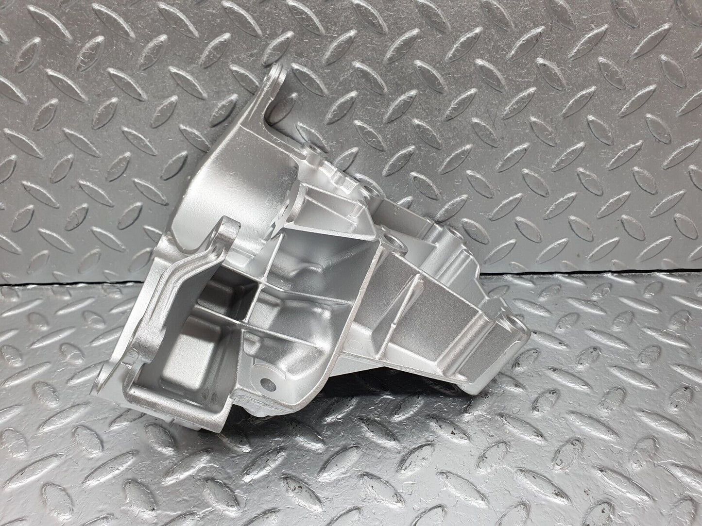 41431 Mercedes-Benz W124 200E Power Steering Pump Bracket 1022361030