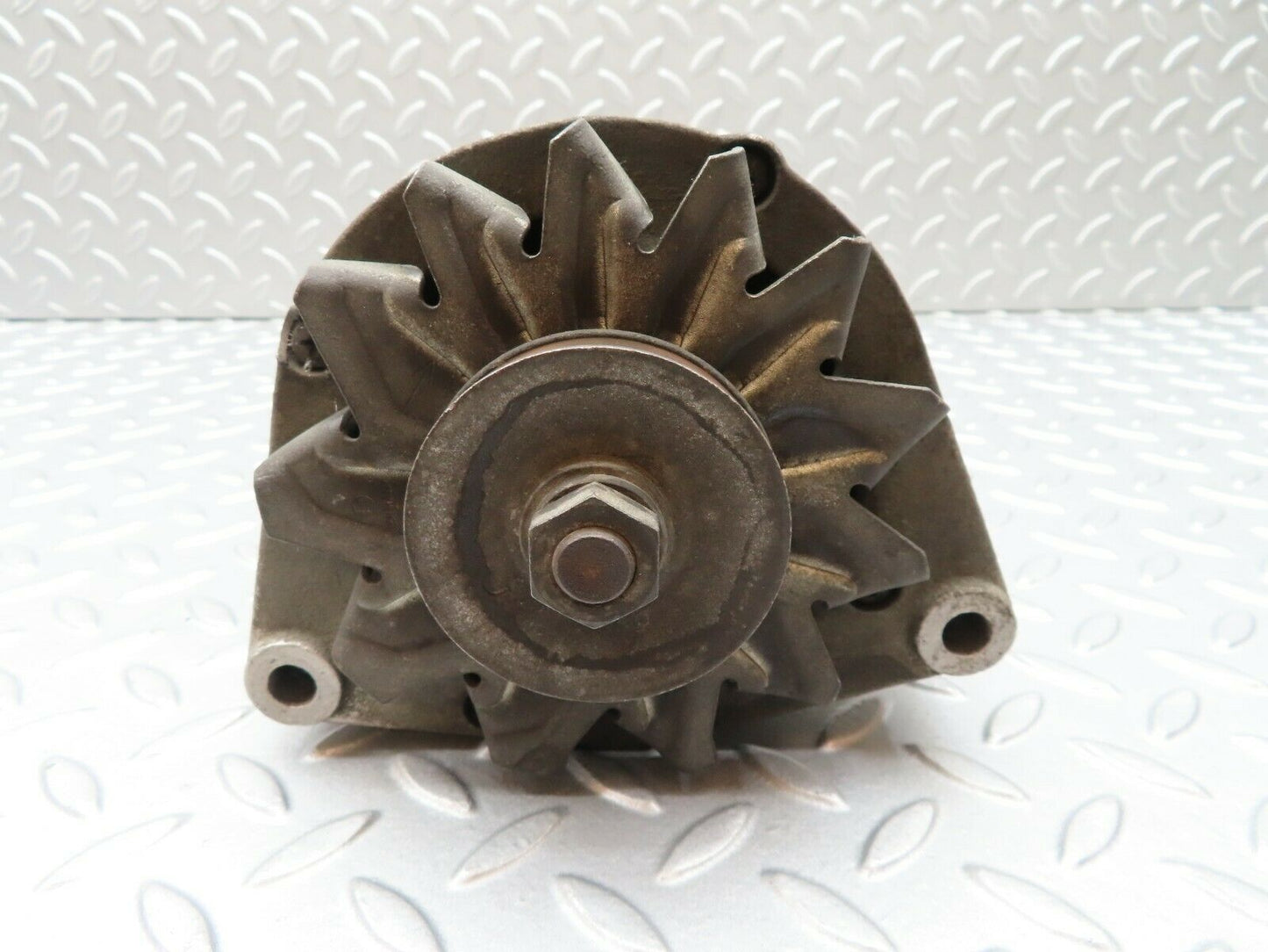 3915 Mercedes-Benz S123 200T Wagon Alternator 0120489918