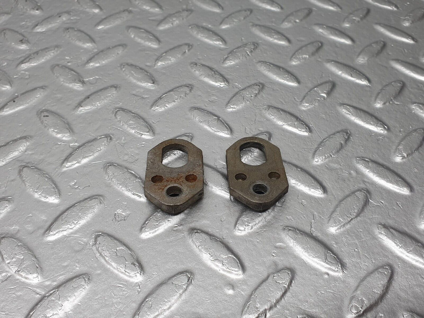 41363 Mercedes-Benz W116 350SE Fuel Injector Bracket Holder 2X