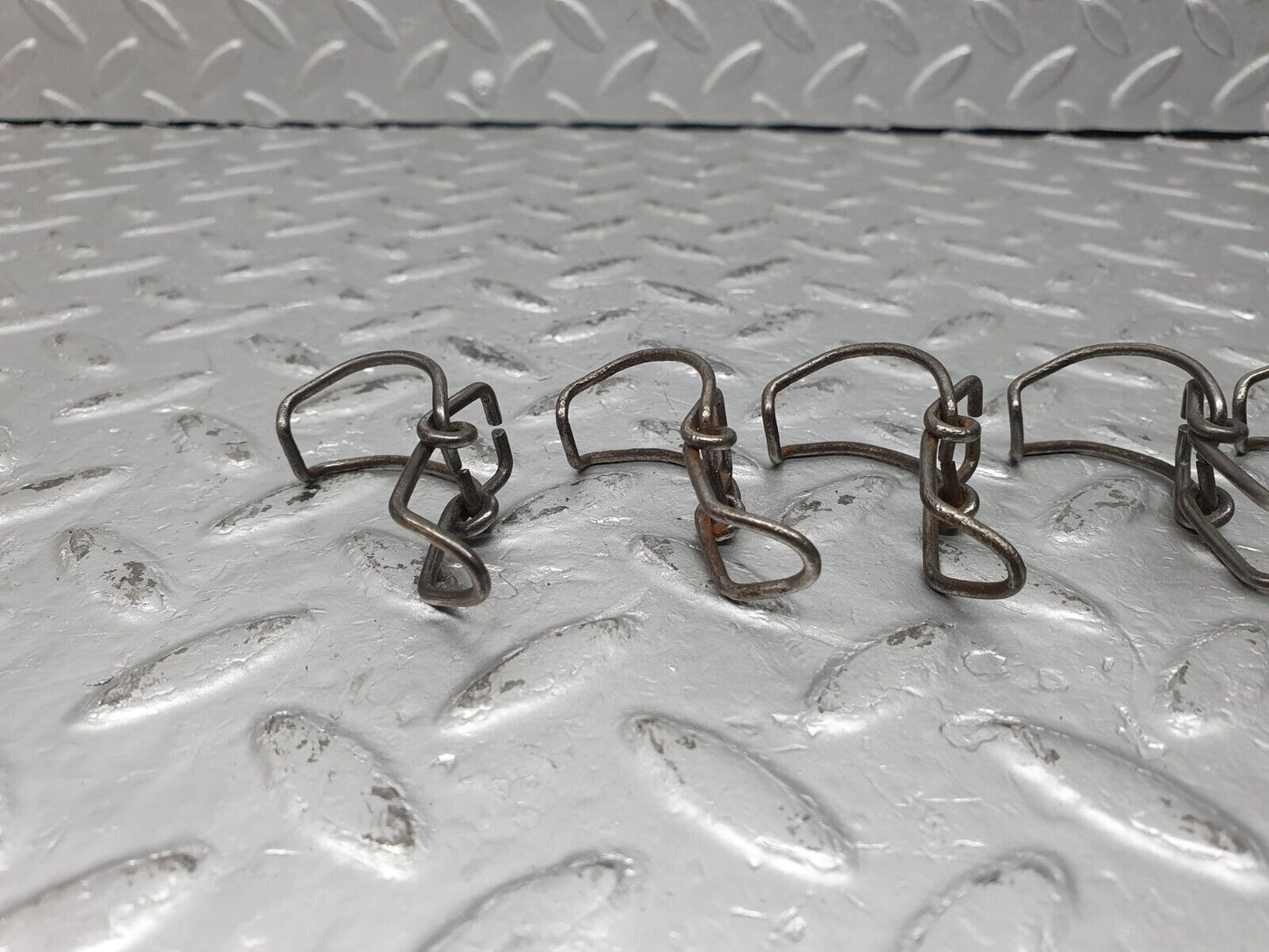 41196 Mercedes-Benz W126 300SE Air Filter Box Housing Clip Set 7x