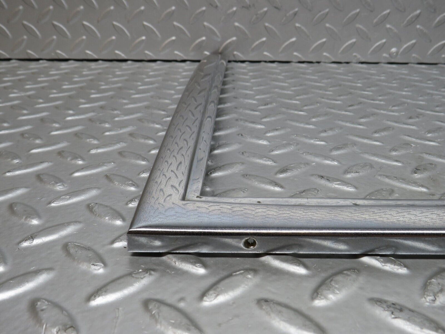 37317 Mercedes-Benz W109 300SEL Front Left Door Chrome Window Frame
