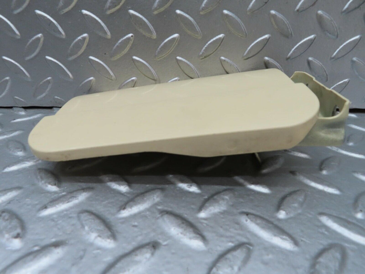 15326 Mercedes-Benz W123 230E Fuel Tank Flap Cap 1235840039