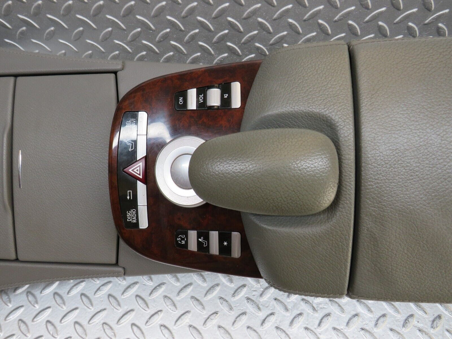 35124 Mercedes-Benz W221 Centre Console