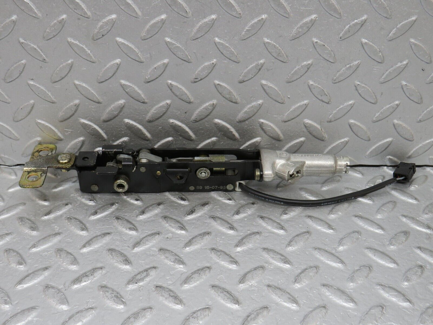 37820 Mercedes-Benz A124 320E Cabriolet Soft Top Lock Latch Left 1247700426 1298210951 1298001672