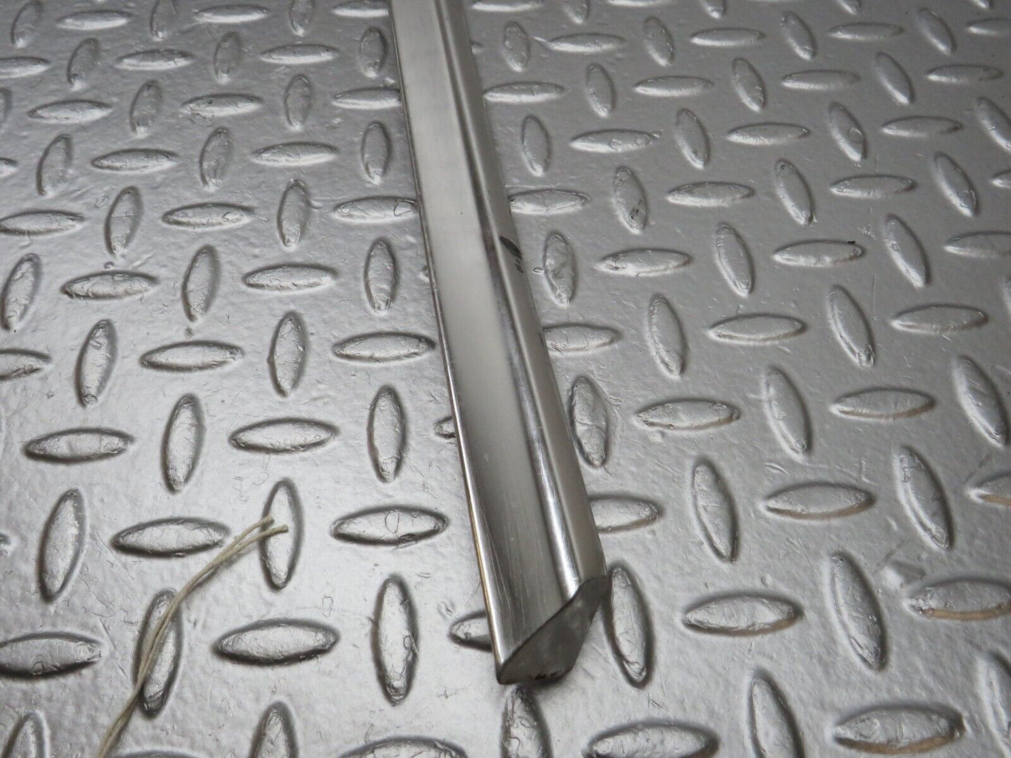 40179 Mercedes-Benz R107 350SL Coupe Right Door Chrome Trim