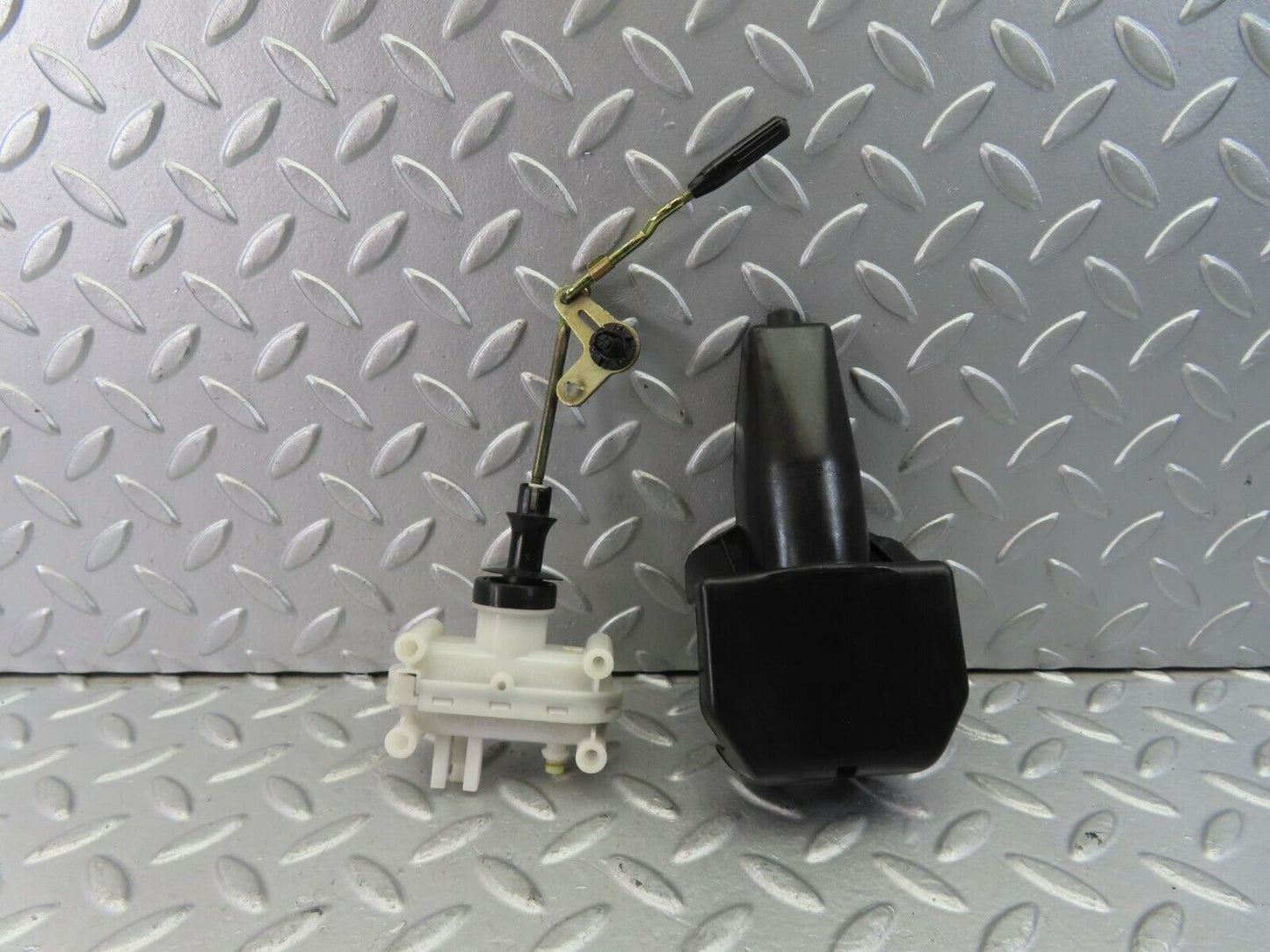 26932 Mercedes-Benz W123 240D Door Lock Vacuum Actuator Rear Left 2018050590