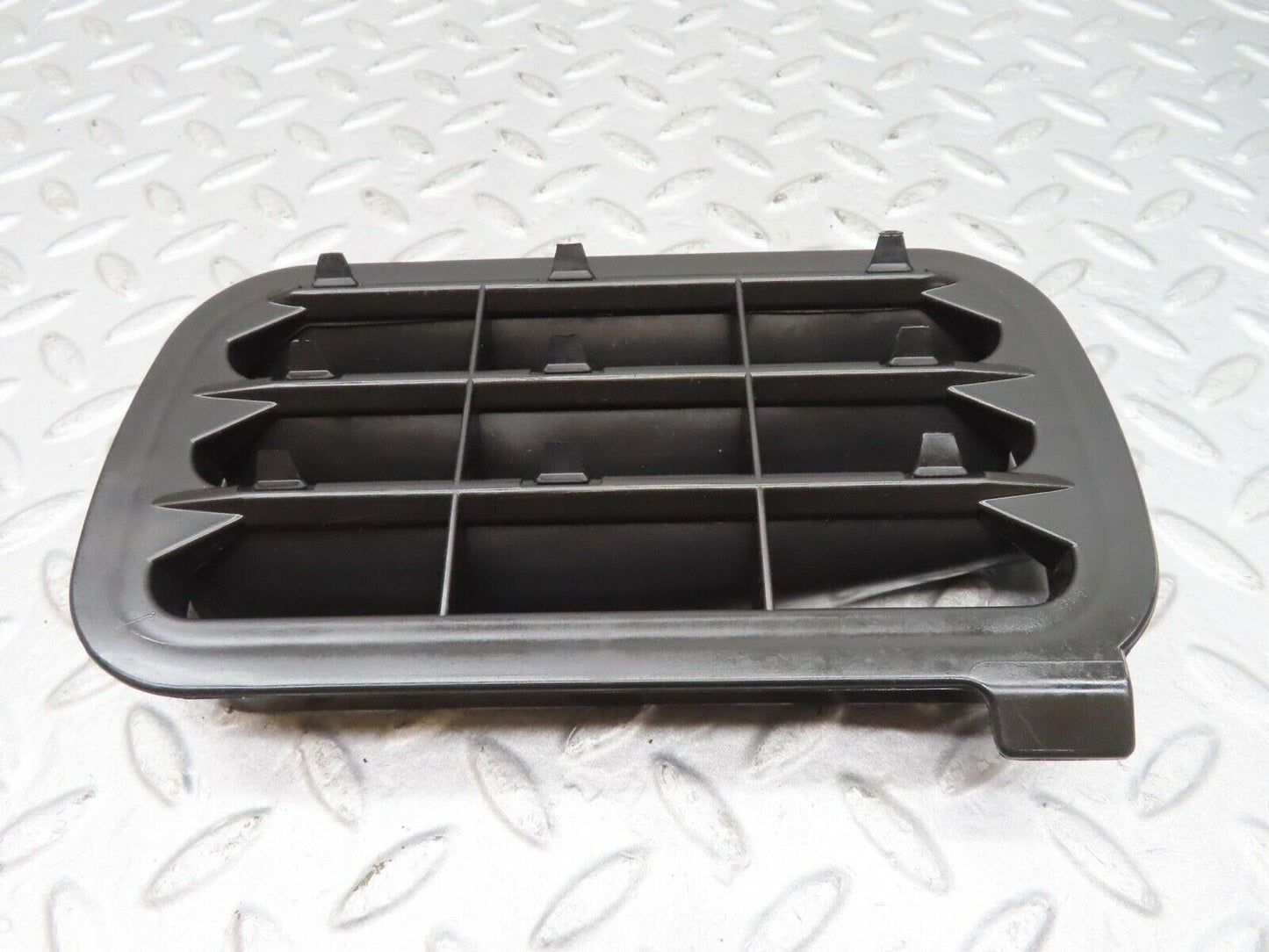 16201 Mercedes-Benz W124 260E Rear Air Intake Vent 1248370230