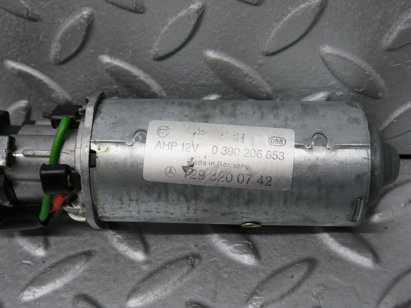 36851 Mercedes-Benz R129 300SL-24 Front Left Seat Adjustment Motor Bosch 1298200742 0390206653