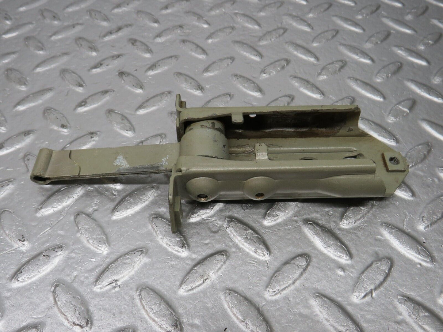 33689 Mercedes-Benz W201 190E  Door Safety Check Strap