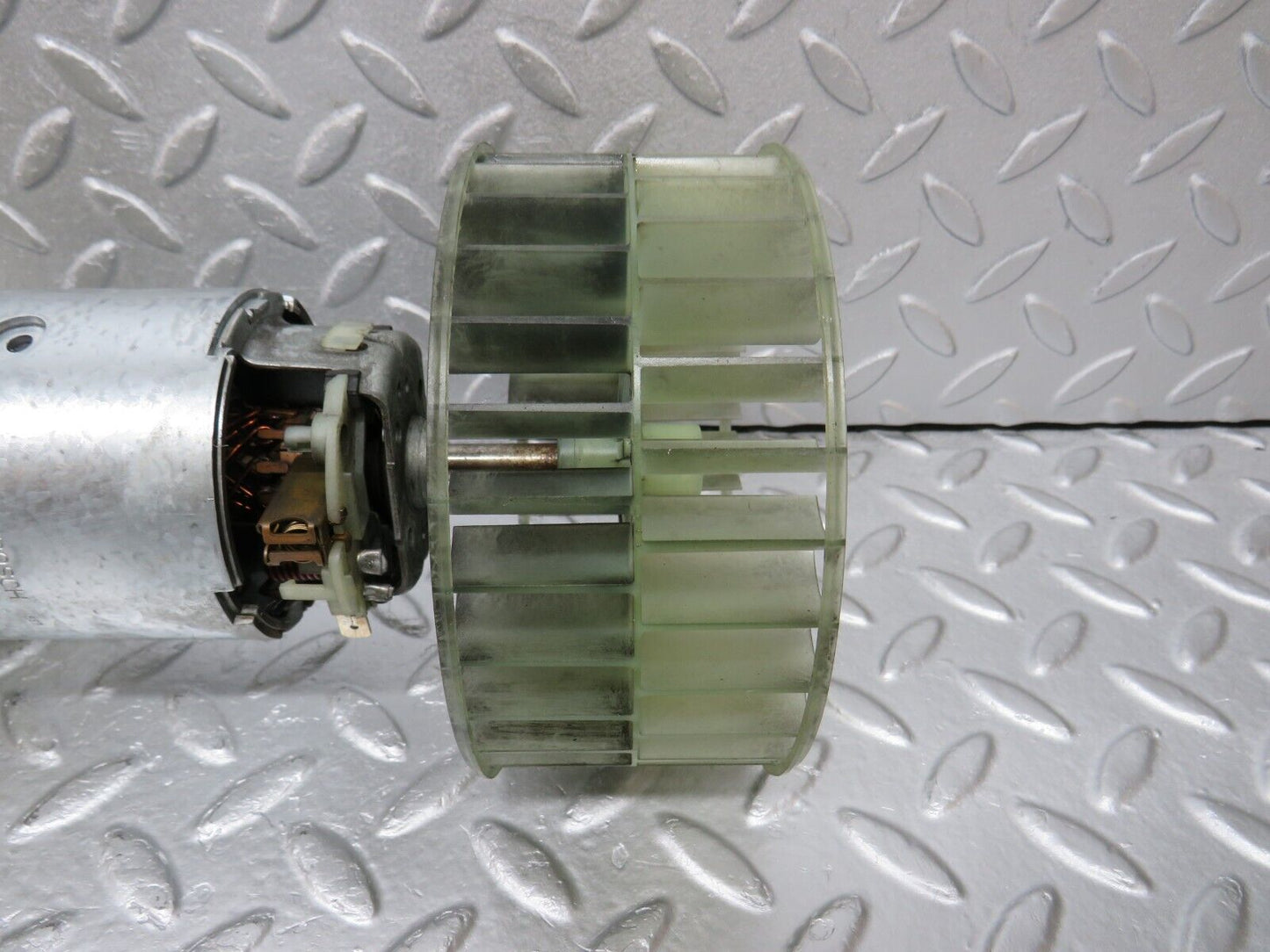 39499 Mercedes-Benz R129 320SL Coupe Heater Blower Motor Bosch 0130111023