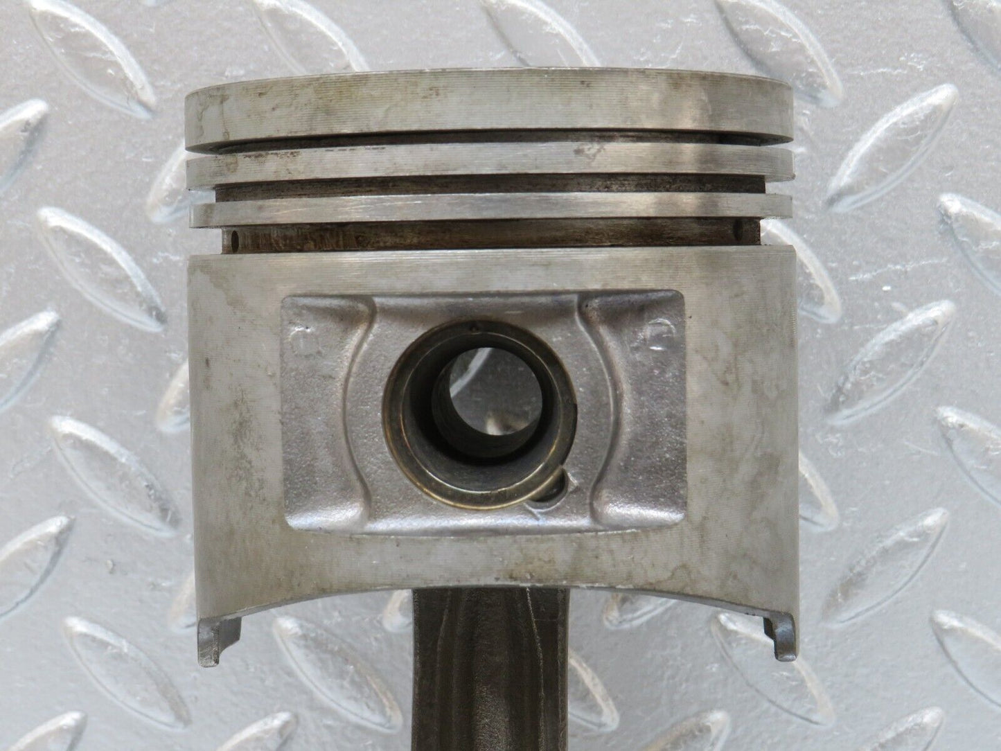 33035 Mercedes-Benz C107 R107 350 V8 Piston With Connecting Rod 92mm 11607