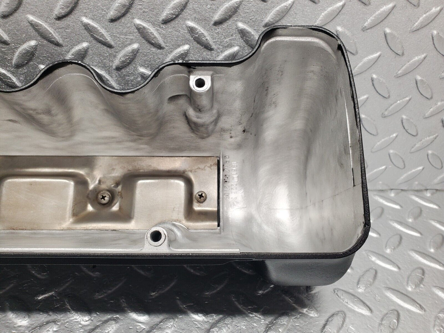 46319 Mercedes-Benz W126 420SE Cylinder Head Valve Cover Left Side 1170162105