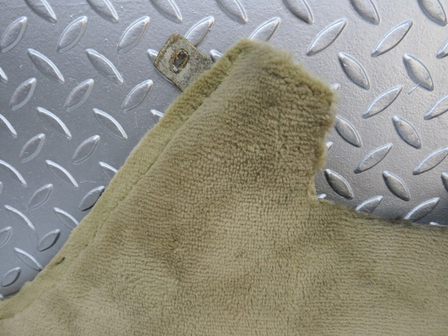 34156 Mercedes-Benz W124 260E Centre Console Carpet Right Side Beige