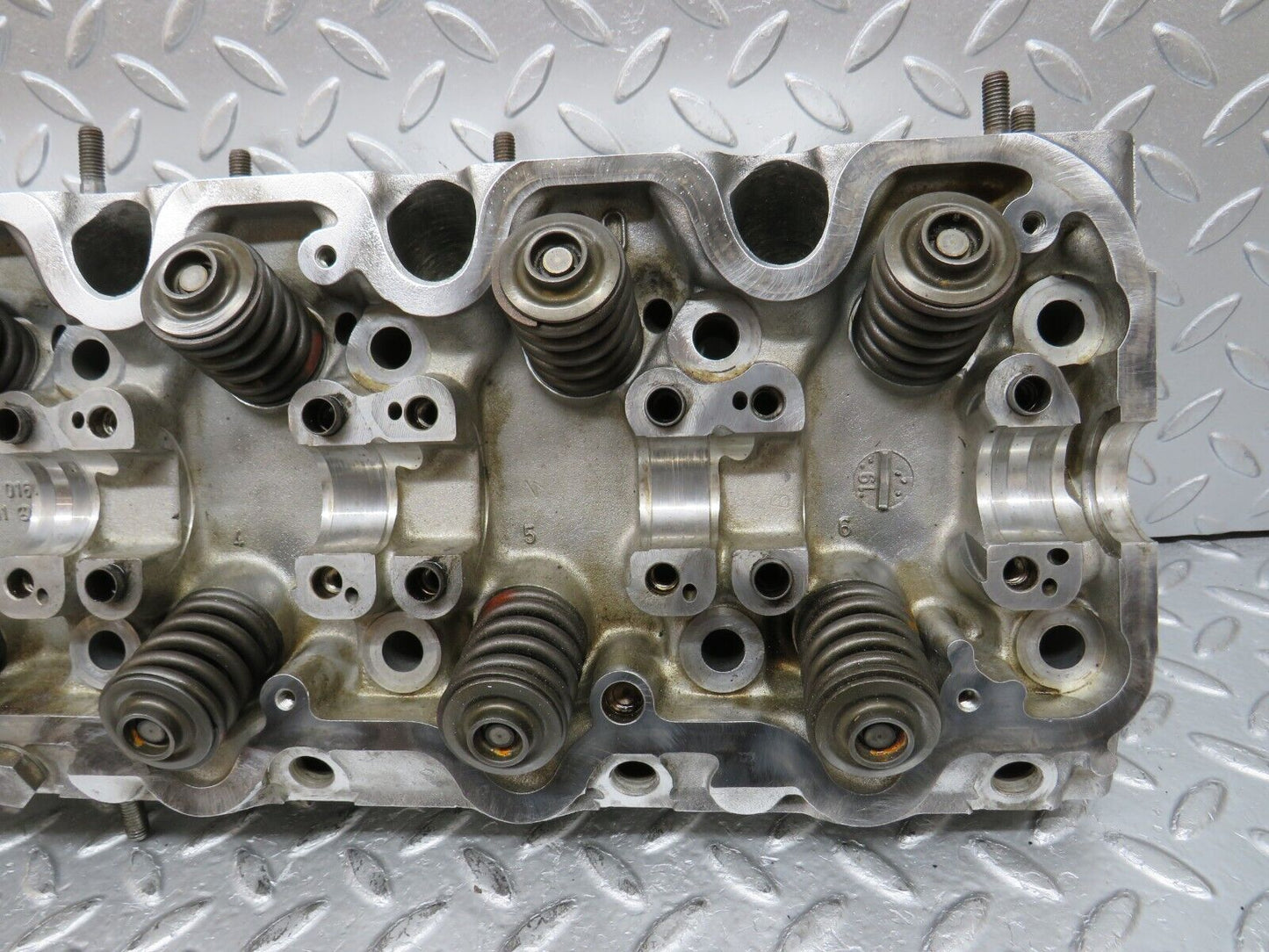 32692 Mercedes-Benz S124 300TE Wagon Cylinder Head 1030161001