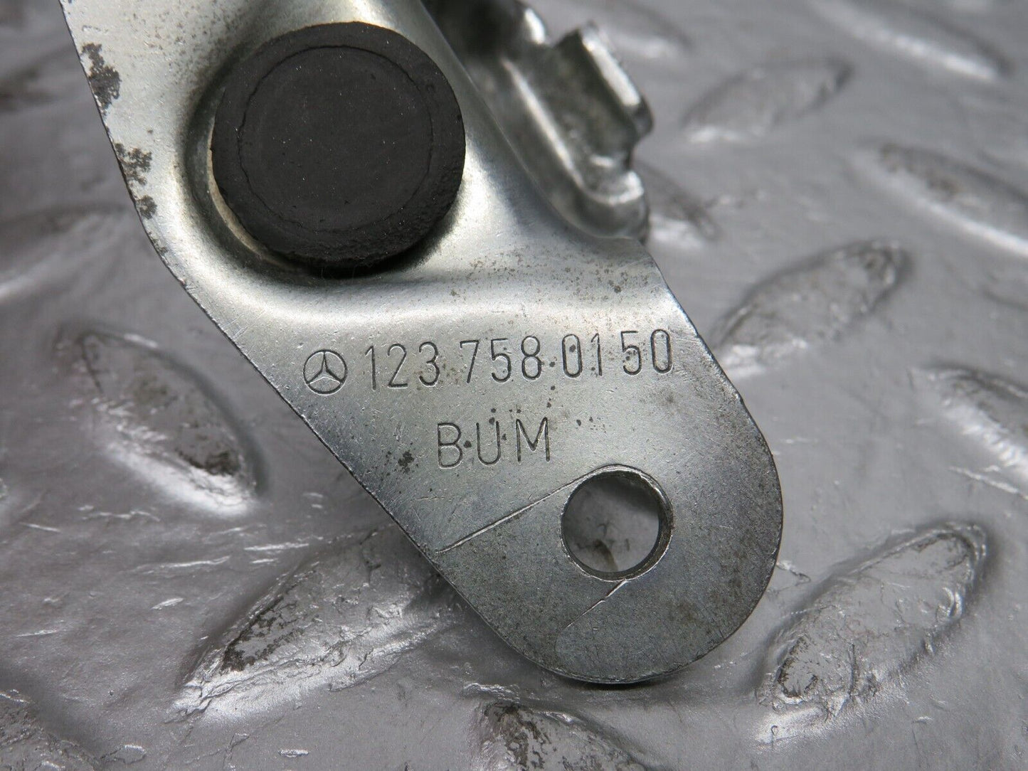 31069 Mercedes-Benz W123 200D Trunk Lock Latch 1237580150