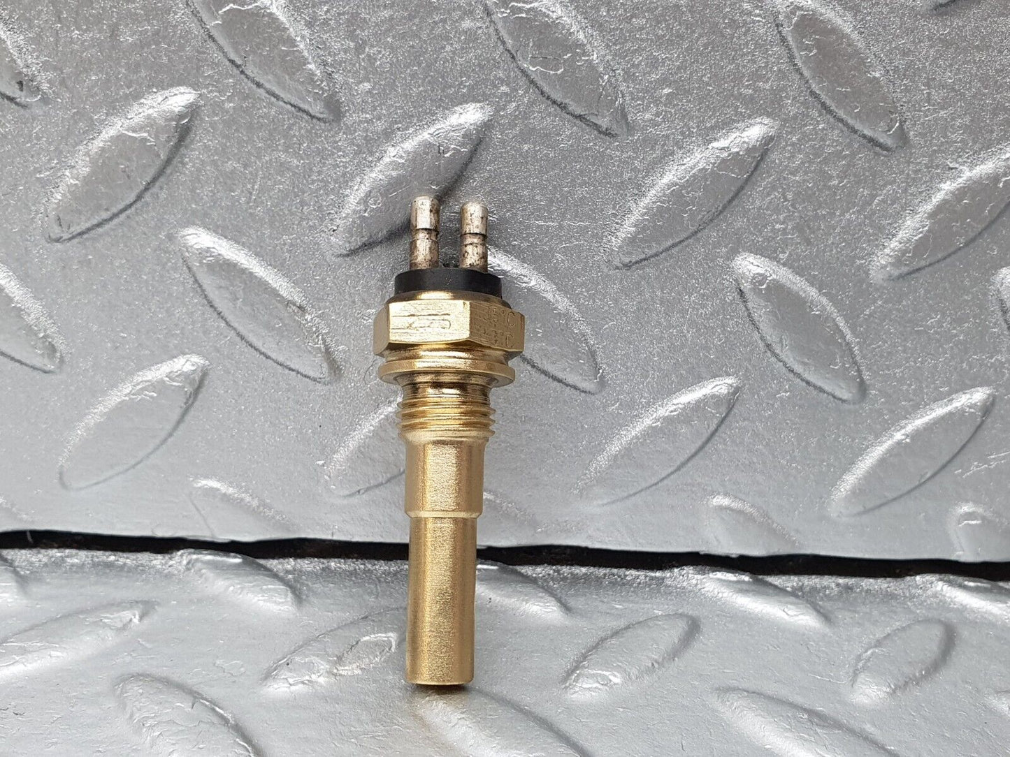 41354 Mercedes-Benz R107 Coupe Coolant Temperature Sensor VDO