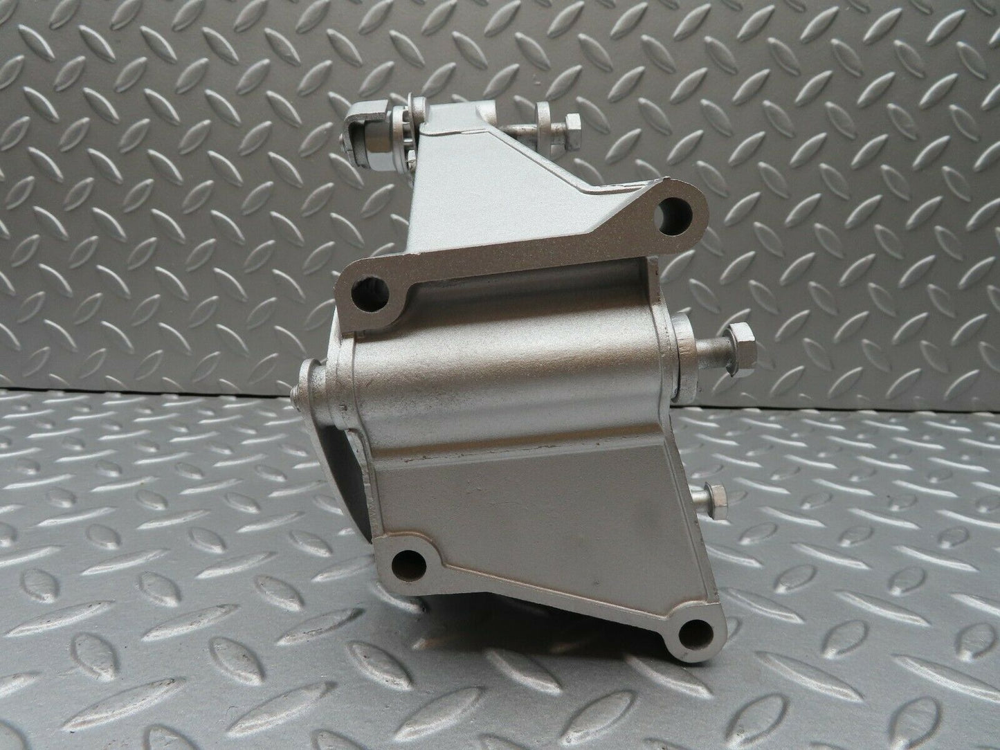 3892 Mercedes-Benz S123 200T Wagon Power Steering Pump Bracket 1234660241