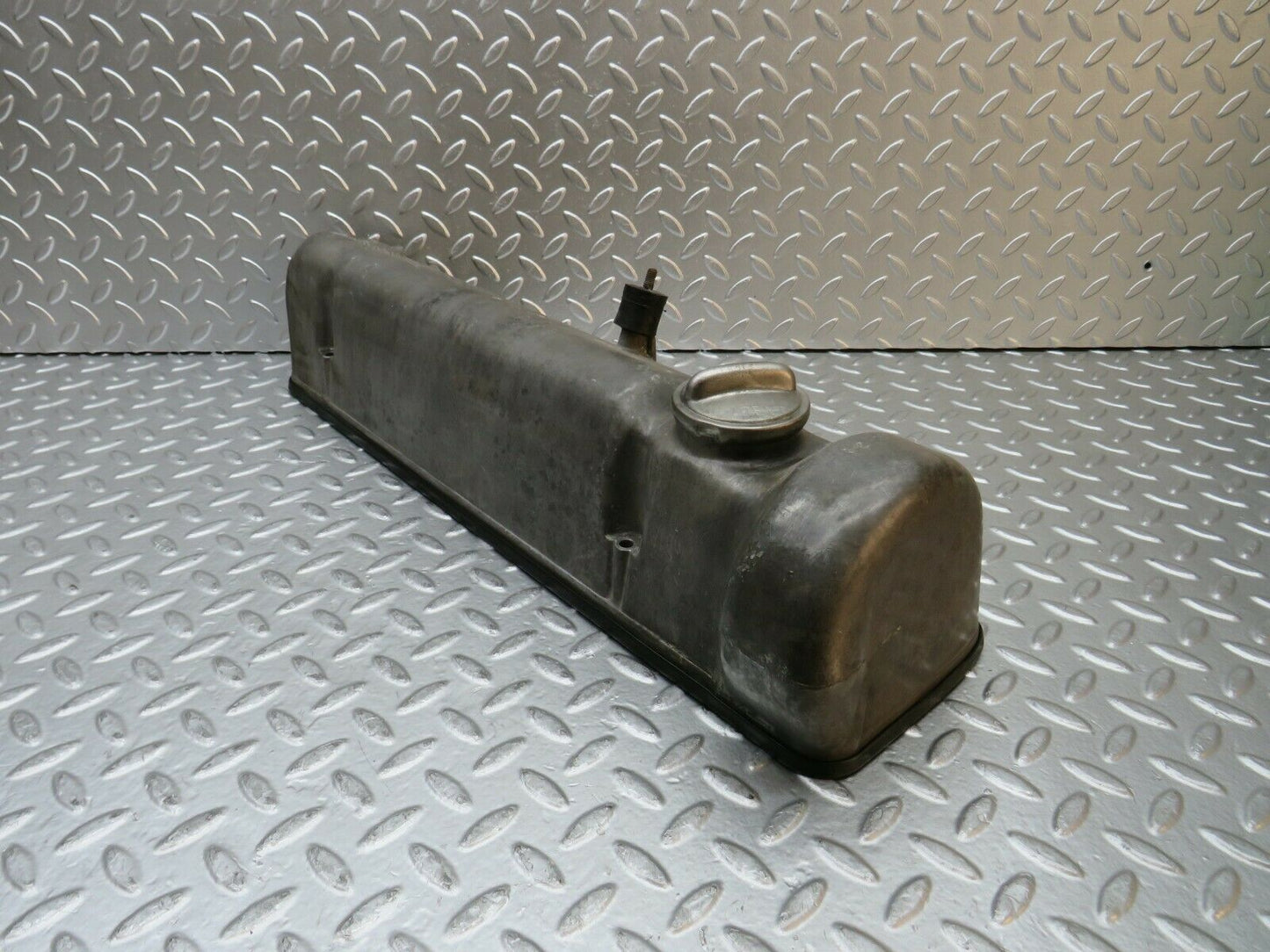 22817 Mercedes-Benz C107 450SLC Cylinder Head Valve Cover Right 1160163305