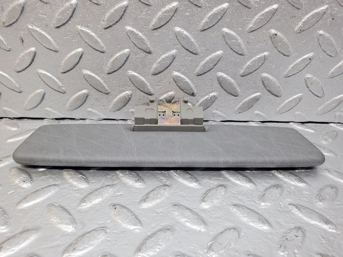 44625 Mercedes-Benz W124 220E Middle Sun Visor Grey