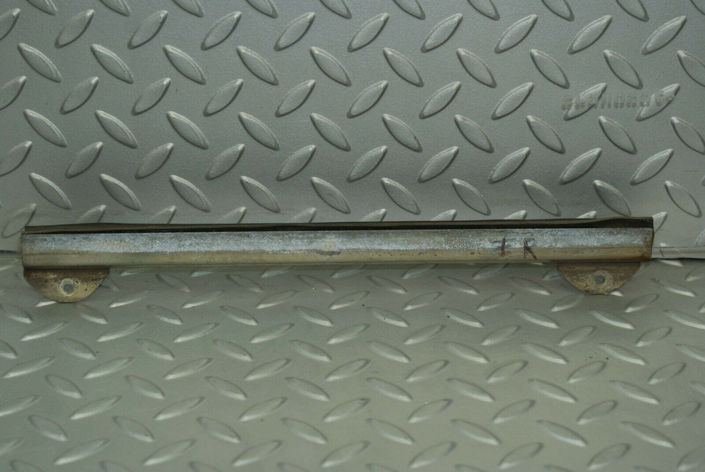 3097 Mercedes-Benz W115 220D Front Right Door Window Glass