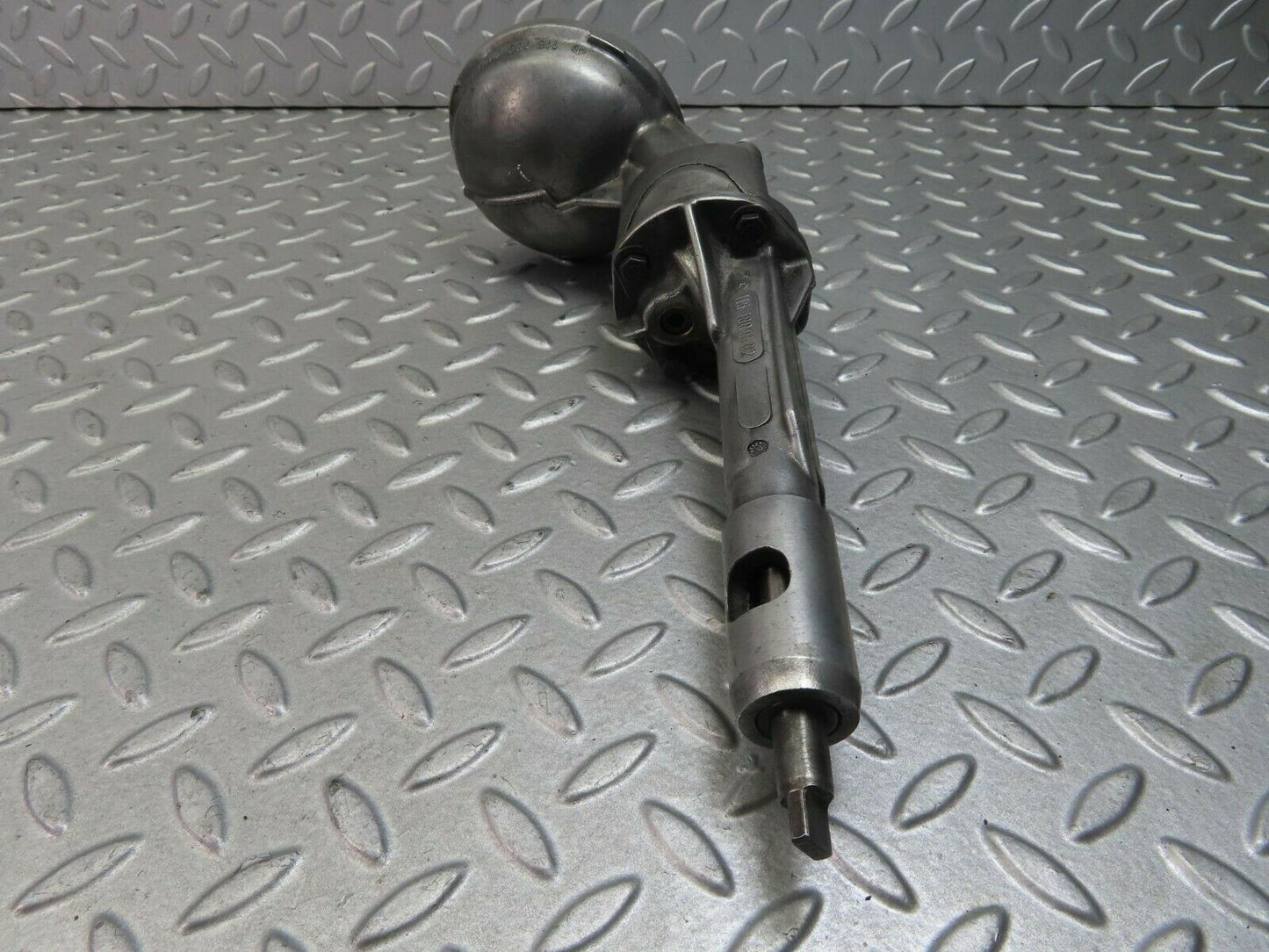 8815 Mercedes-Benz W115 Oil Pump 1151860101