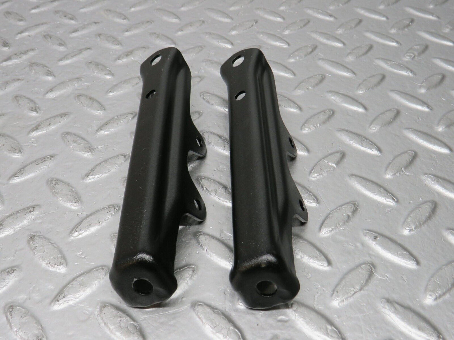 32671 Mercedes-Benz S124 300TE Wagon Air Intake Manifold Bracket