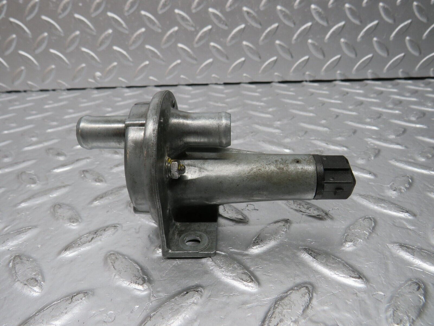 30749 Mercedes-Benz W201 190E Auxiliary Air Valve Bosch 0280140161