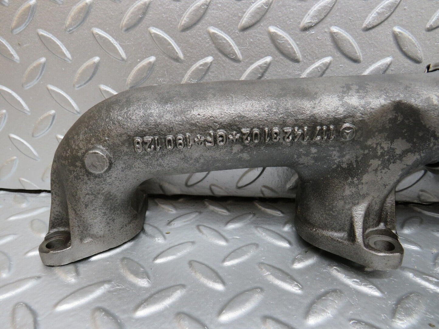 33113 Mercedes-Benz W126 420 V8 Exhaust Manifold Left 1171422602 1171423102