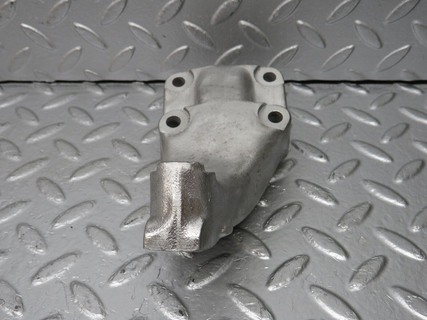 33060 Mercedes-Benz C107 R107 350 V8 Engine Mount Bracket Right 1162232304
