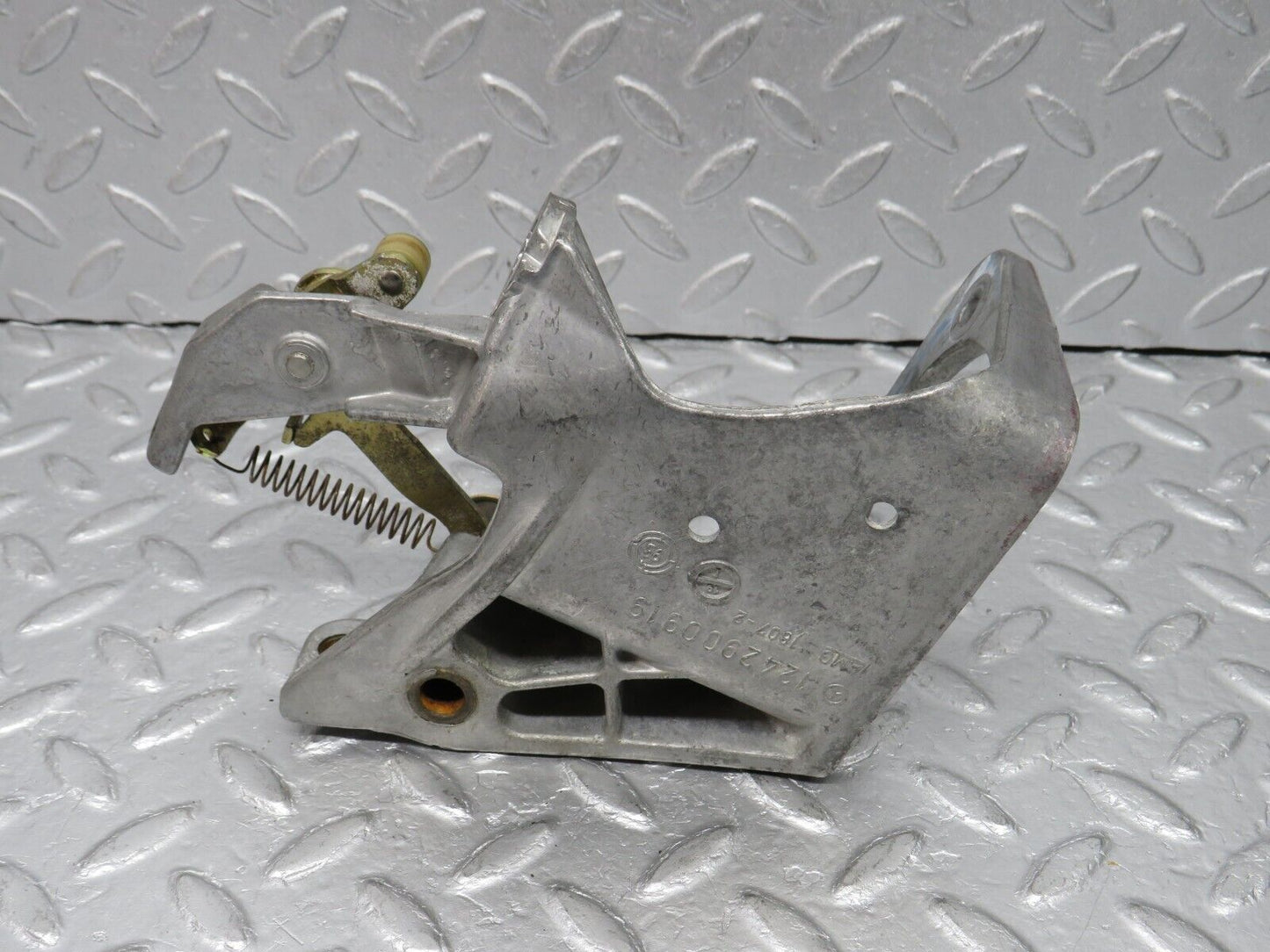 38764 Mercedes-Benz W201 190E 2.6L Brake Pedal Bracket 1242900919