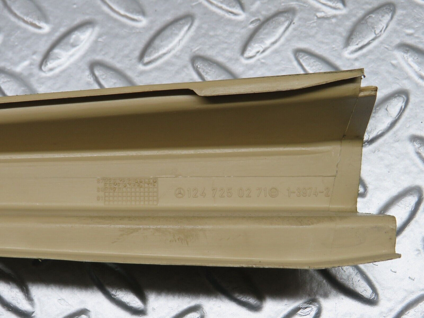 29225 Mercedes-Benz W124 230E Front Right Door Window Frame Trim Cover