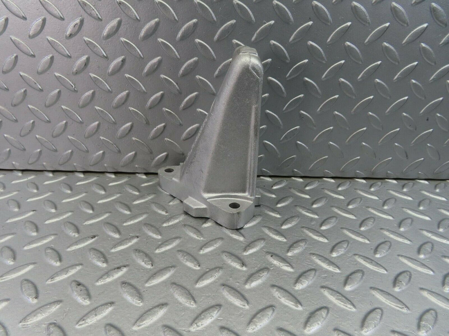 10806 Mercedes-Benz W123 230E Engine Mount Bracket Right Side 1022230304